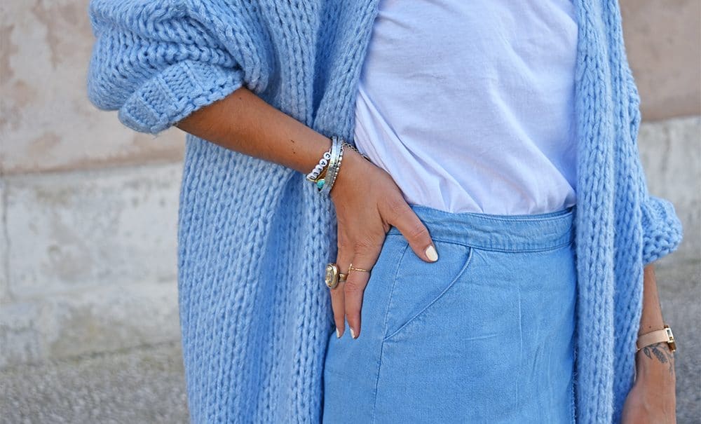 gilet lose bleu pastel la petite fleche jupe jean kiabi mules camel cuir zara hermes dupe