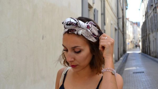 foulard cheveux courts ondulés