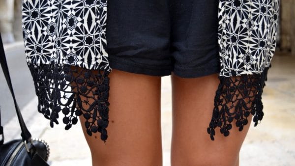 kimono noir blanc combishort volants